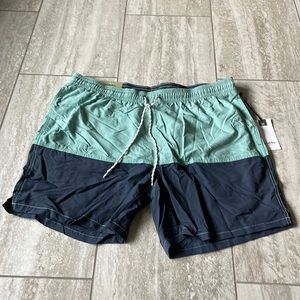 Goodiellow XLarge green and gray swim trunk